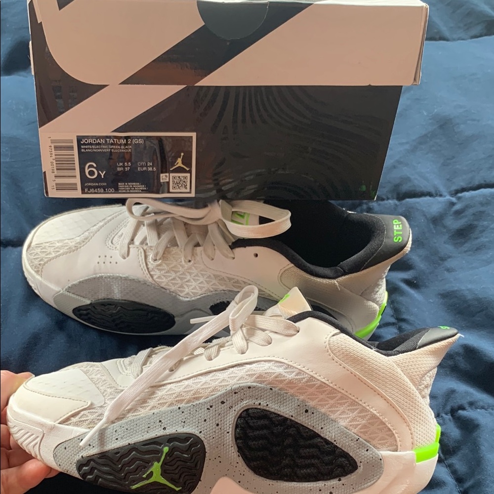 Jordan Jayson Tatum 2 size 6Y BIG KIDS